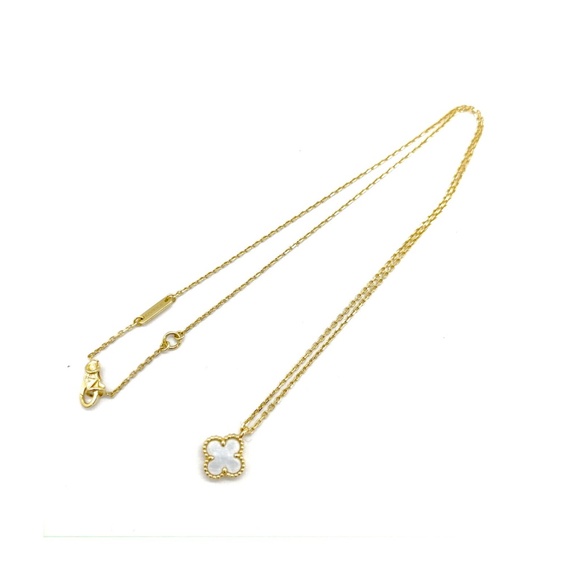 Van Cleef & Arpels Sweet Alhambra MOP and 18K Yellow Gold Necklace circa 2005 - Picture 4 of 8